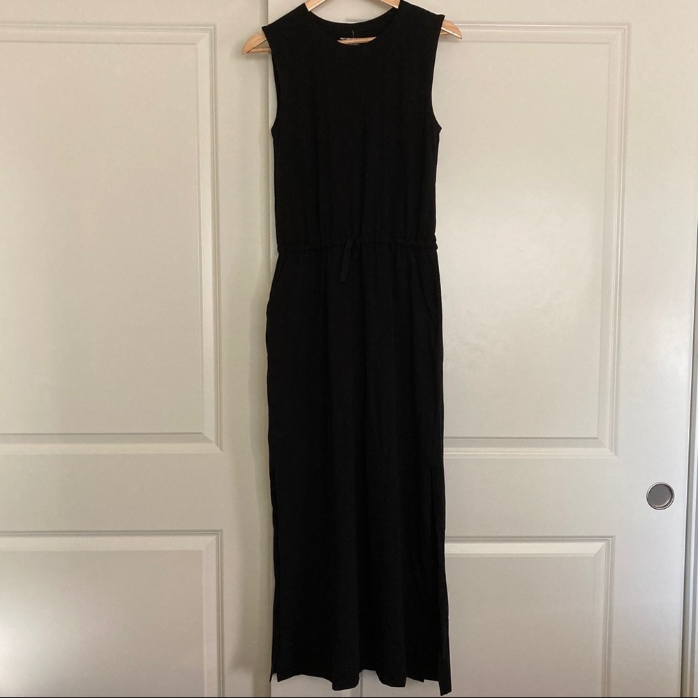 Women's Black Sleeveless Drawstring Dress